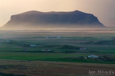 3_Icelandic Uluru